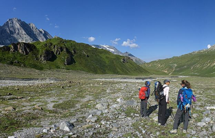 Un groupe de Randonneurs en Savoie