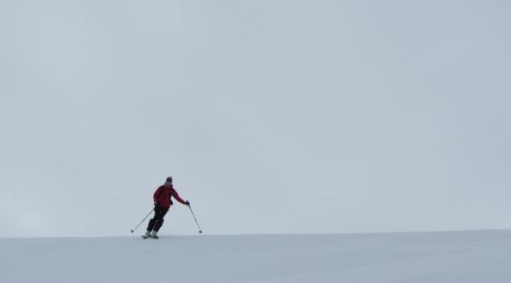 Ski facile sur une neige de printemps
