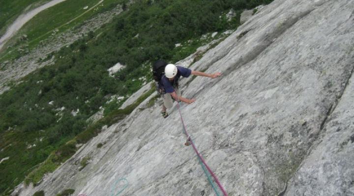 la première longueur de Lina à la grande falaise de Seloge 
