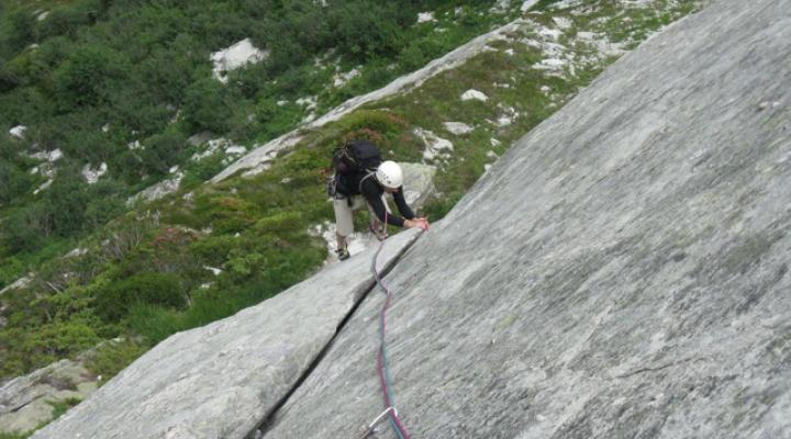 Une belle fissure à la grande falaise de seloge
