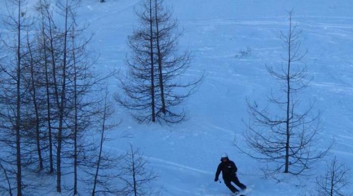 ski dans le bas du couloir - Peisey Nanacroix
