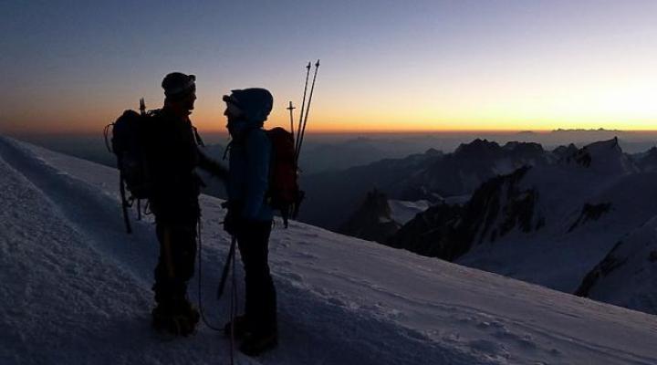 Arrivée au Dôme du Goûter à l'aube.