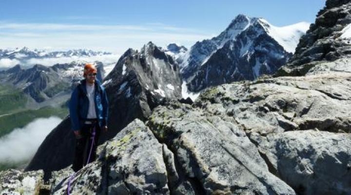 au pied de la pente de neige supérieure