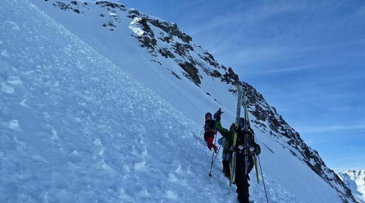 Raide montée à pied plein nord.