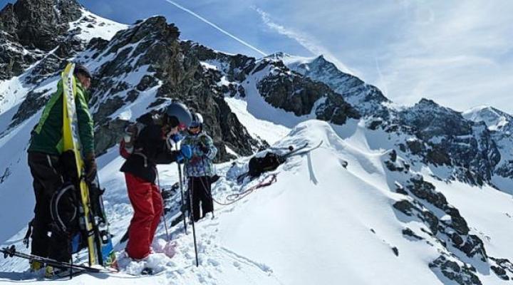 Chaussage en équilibre sur l'arête.