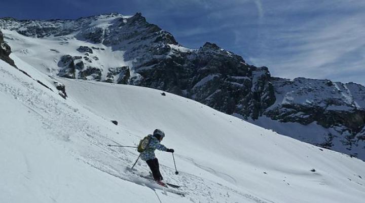 Puis pente moins raide sur fond de Mont Pourri.