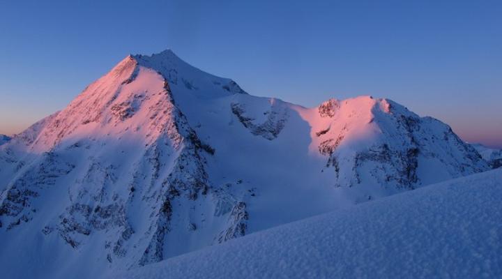 Levé du soleil sur le Mont Pourri  massif de la Vanoise