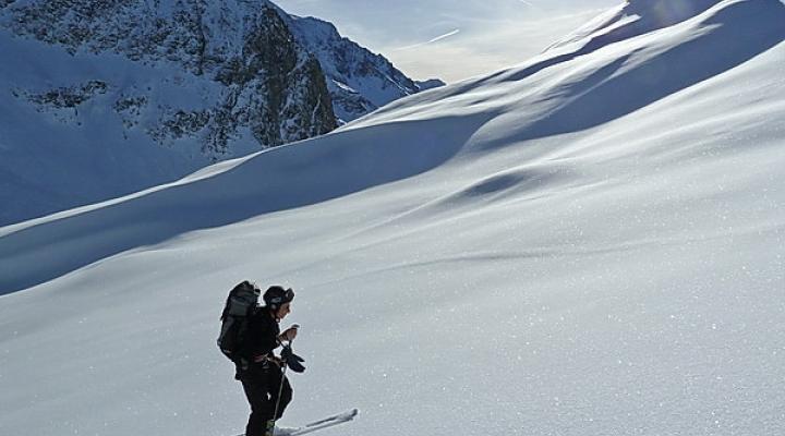 Montée à la crête des Lanchettes depuis le vallon de la commune.