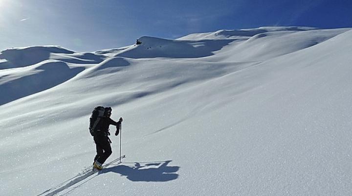 Montée à la crête des Lanchettes depuis le vallon de la commune.