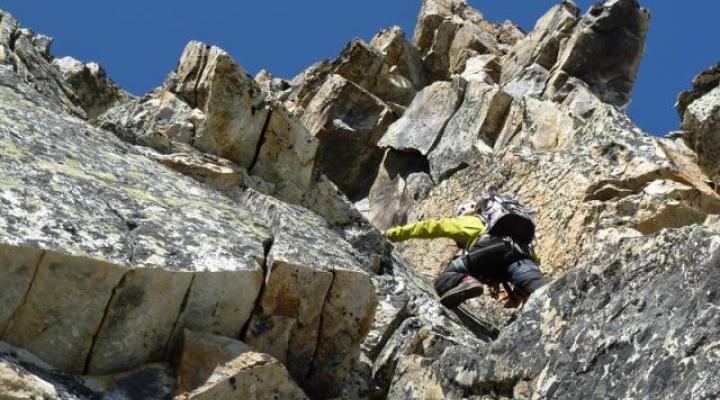 dans le ressaut du haut