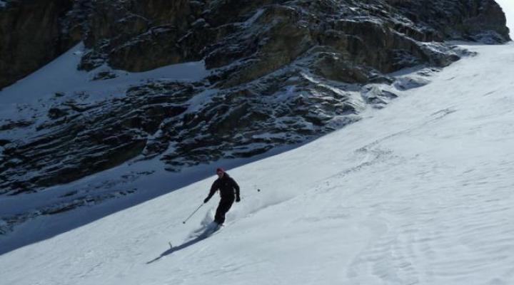 Descente par le couloir des rochers du Génépy.