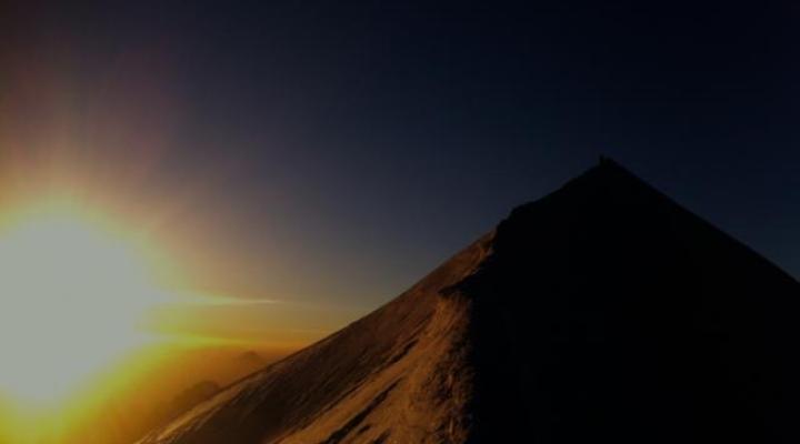 5.30 le soleil se lève sur le Mont Blanc.