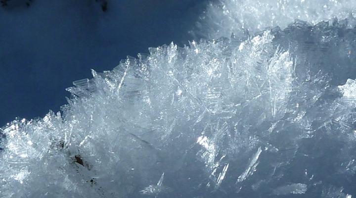 Cristaux de givre de surface.