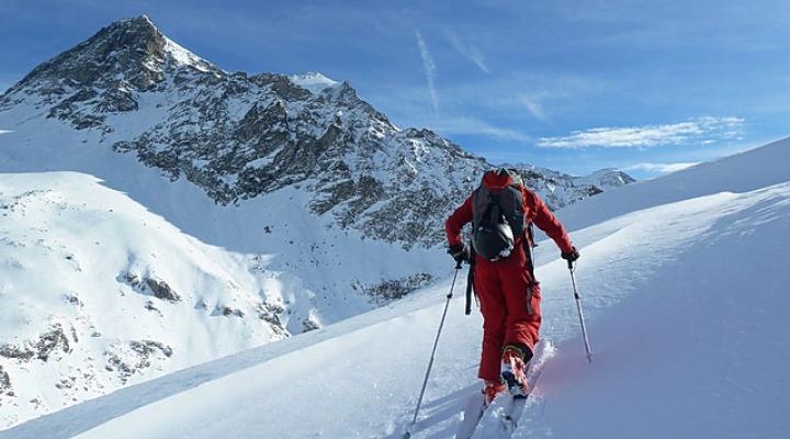 Sous la protection de l'aiguille du st Esprit.