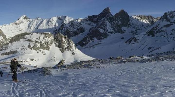 Lever du soleil au dessus du refuge.