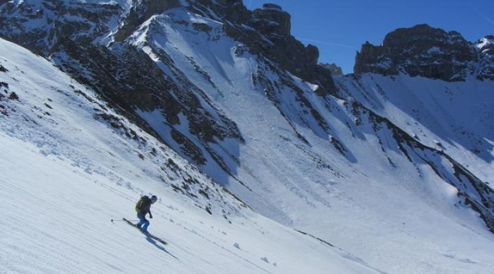 Ski de randonnée dans le Beaufortain avec vue sur la Brêche de Parozan