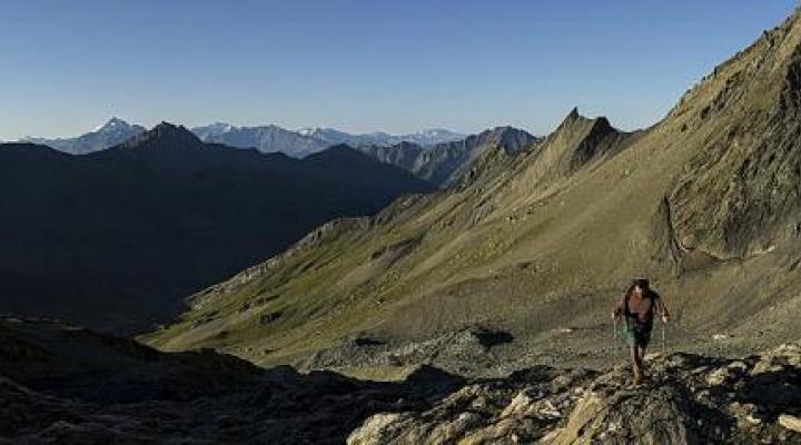 Approche au petit jour depuis la vallée des Glaciers