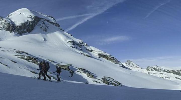 Montée au col du Grand Paradis sous le Ciarforon.