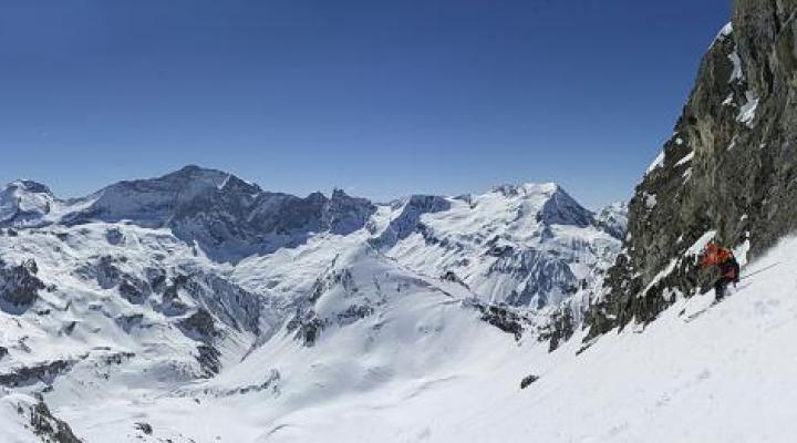 Descente sous le Becqui rouge.