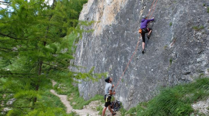 La partie plus facile de la falaise. Escalade en Vanoise