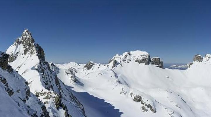 Col de la Nova, face nord et vue sur la Nova et la brèche de Parozan.