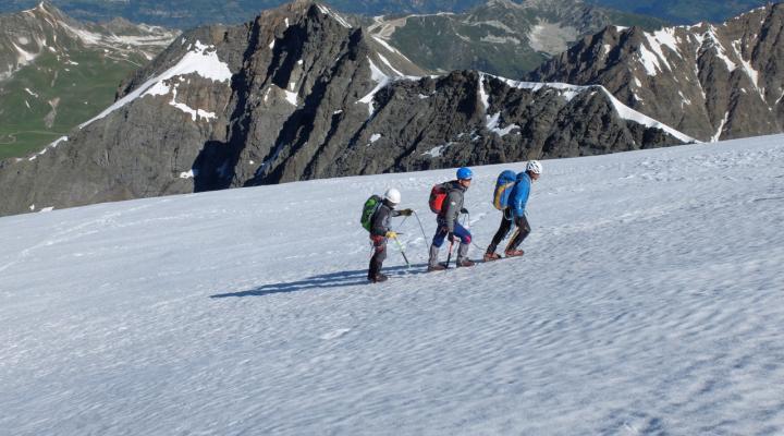 Le Mont Pourri une cordée derrièrre nous