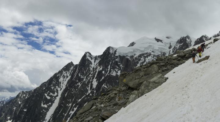 Sous le refuge Gonella.