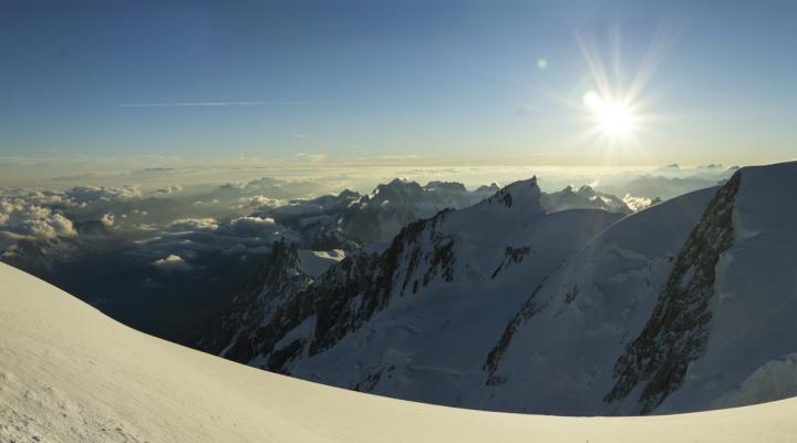 Arrivée au Dôme du Gouter avec le soleil.