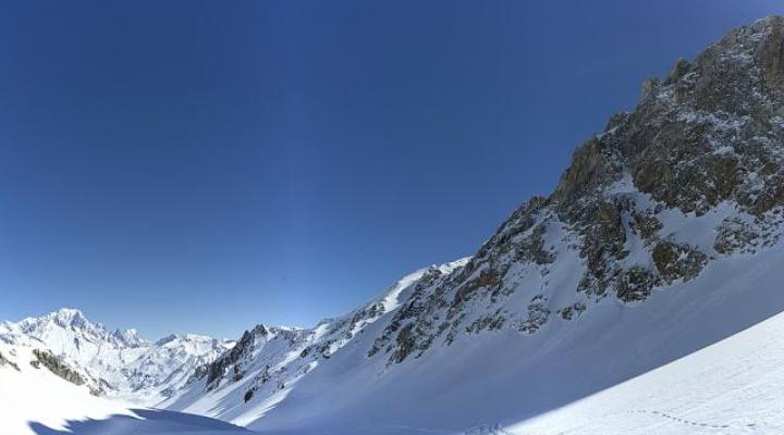 Sous la face nord de la Nova.