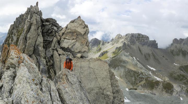 Quelques petits pas pimentent l'arête.