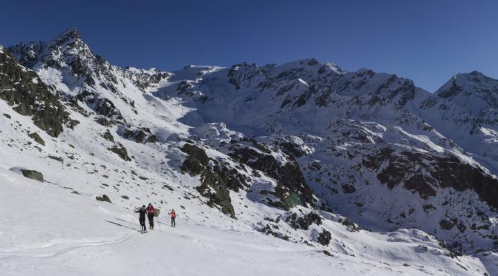 Au dessus du refuge du Ruitor. Au fond, la Becca du Lac, le petit Assaly, le glacier du Grand et le Bec de l'Ane... dans le désordre.