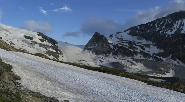 Au fond, le col du Pelve.