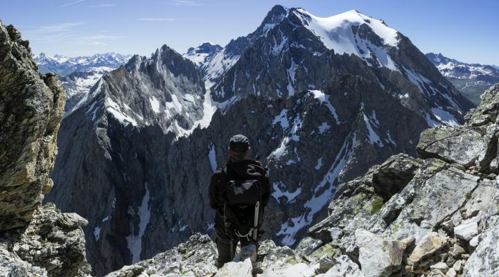 Partie haute de l'arête et vue sur l'Epéna et la Grande Casse.