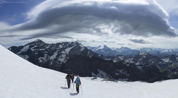 Impressionnant nuage sur le massif du mont Pourri.