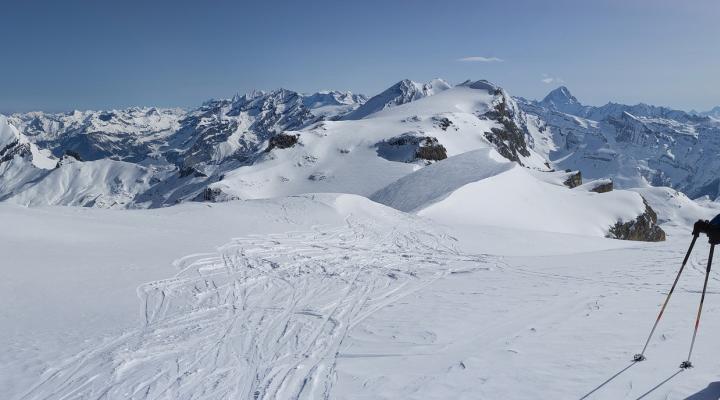 Sur la longue crête des Wildstrübel.