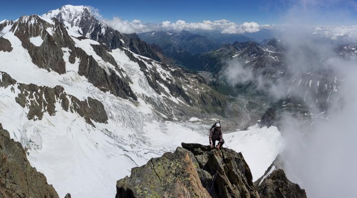 Tout près du sommet.