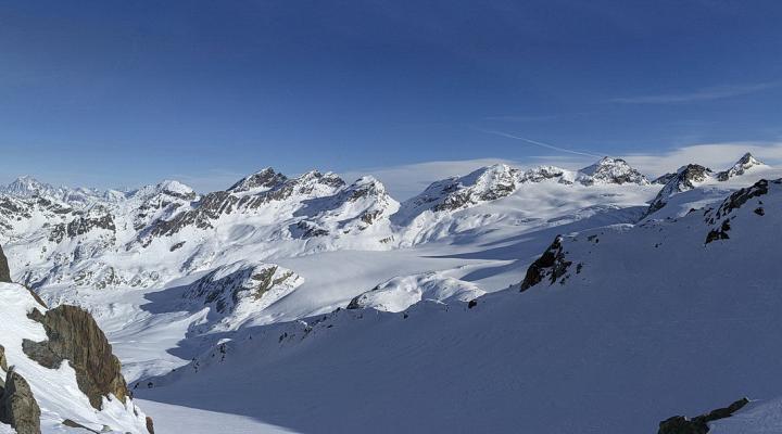 Au col, vue sur l'Italie et le Glacier du Ruitor.