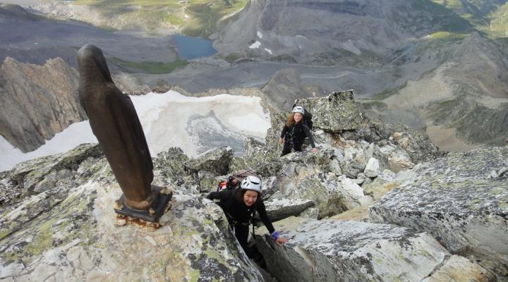 La vierge près du sommet