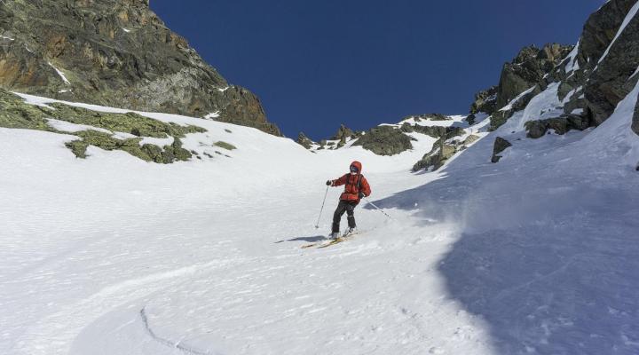 Dans un des couloirs sous le col.