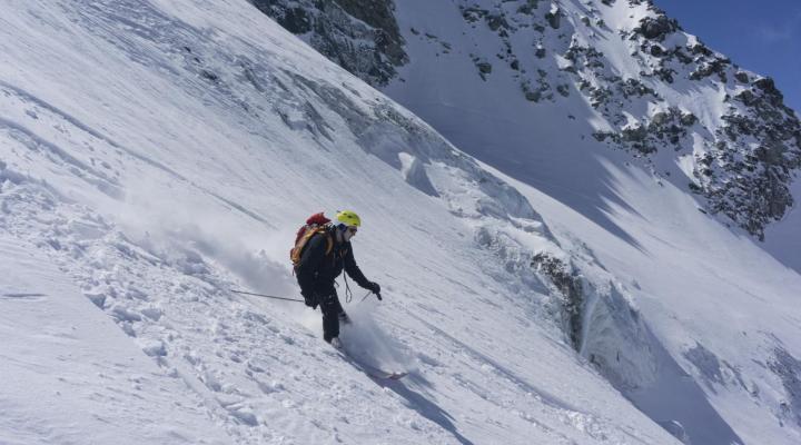 Descente en versant nord sur le glacier de Péclet