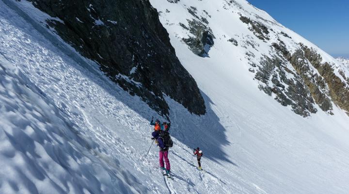 Très peu de neige  : la glace apparait...