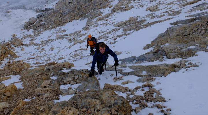 Pente raide sous le sommet