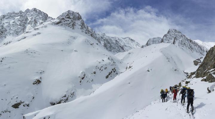 La très longue et très belle montée au bivouac Sarshal (3750m)