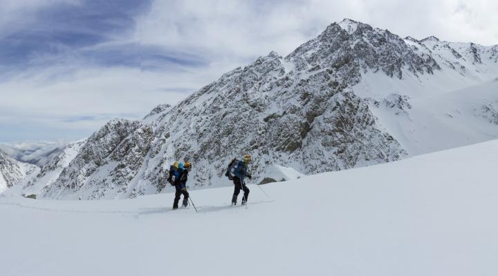 La très longue et très belle montée au bivouac Sarshal (3750m)