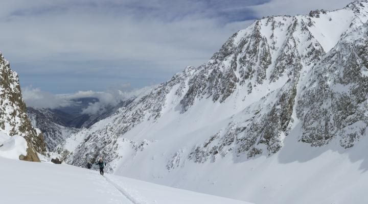 La très longue et très belle montée au bivouac Sarshal (3750m)