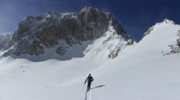 La face nord de l'Alam Kuh et à droite notre sommet du jour (4550m)