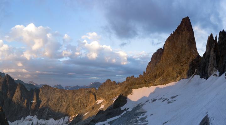 Vue sur le col de la casse déserte et la tour Choisy