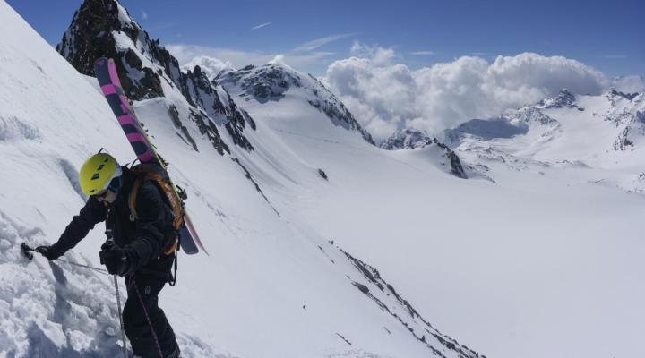 Montée dans le couloir à la Pointe de Péclet