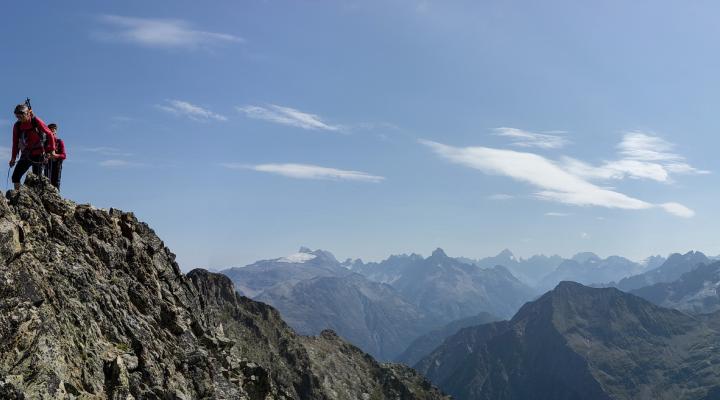 L'arête se couche : le sommet n'est plus qu'à quelques minutes.