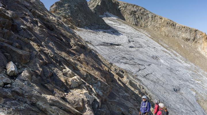 Encore un glacier moribond! L'arête n'est plus très loin.